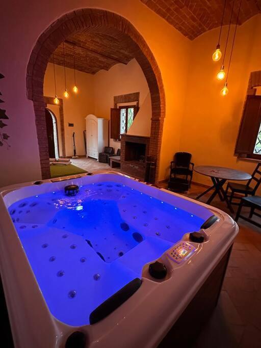 Relax Nella Jacuzzi In Toscana Colle di Val d'Elsa Exterior foto