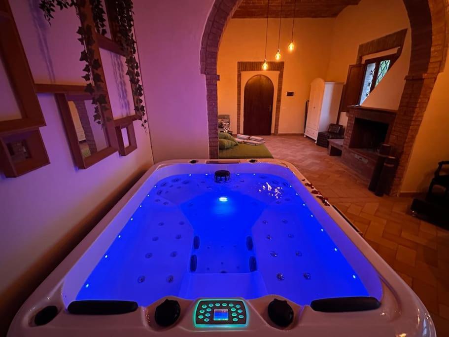 Relax Nella Jacuzzi In Toscana Colle di Val d'Elsa Exterior foto