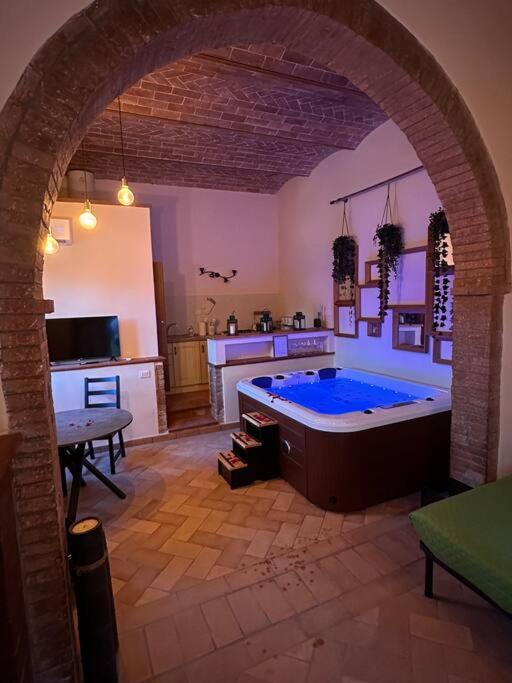 Relax Nella Jacuzzi In Toscana Colle di Val d'Elsa Exterior foto
